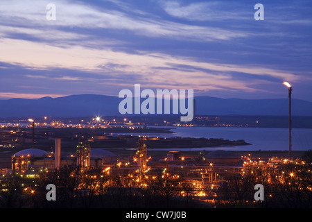 Grangemouth raffineria di petrolio nella luce della sera, Regno Unito, Scozia, Grangemouth Foto Stock