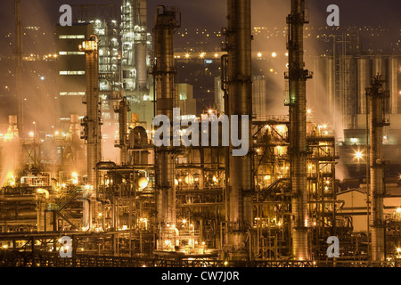 Grangemouth raffineria di petrolio nella luce della sera, Regno Unito, Scozia, Grangemouth Foto Stock