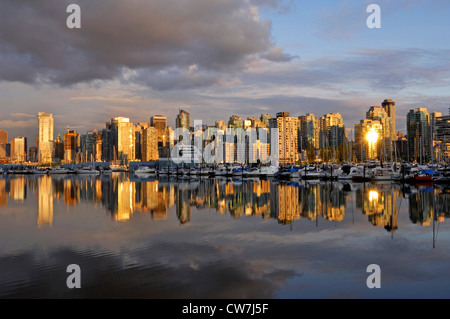 Skyline di Vancouver con Coal Harbour, vista da Stanley Park, Canada Vancouver Foto Stock