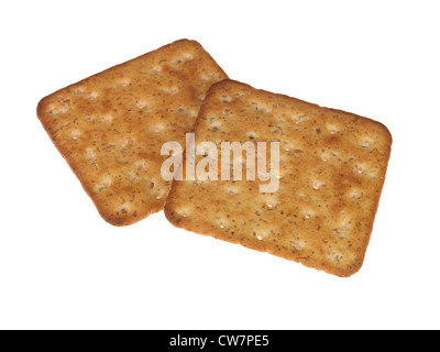 Multigrain salati cracker o biscotti di solito mangiato con una selezione di formaggi isolata contro uno sfondo bianco con n. di persone Foto Stock