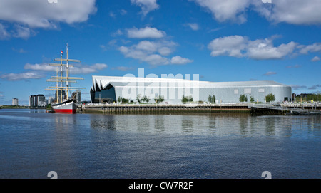 Il Clyde Maritime Trust di proprietà Tall Ship Glenlee ormeggiata presso il recentemente costruito Riverside Museum sul fiume Clyde a Glasgow Foto Stock