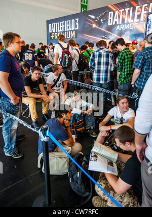 Gamescom, mondo piu grande fiera per giochi per computer e accessori, aperto al pubblico. Colonia, Germania, Europa. Foto Stock