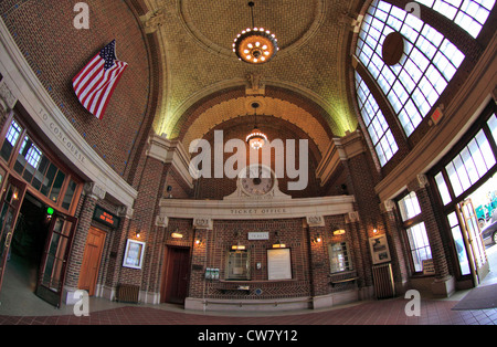 Stazione ferroviaria Larkin Plaza Yonkers New York Foto Stock