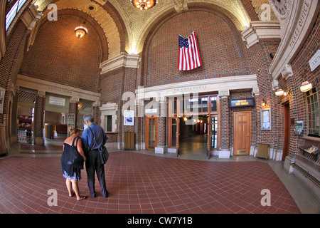 Stazione ferroviaria Larkin Plaza Yonkers New York Foto Stock