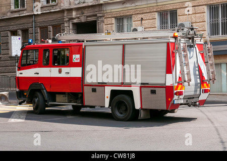 Incendio di camion in strada di Burgas, Bulgaria Foto Stock