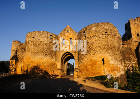 Porte des Tours, la porta medievale della città, Domme, Dordogne, Nouvelle Aquitaine, Francia Foto Stock