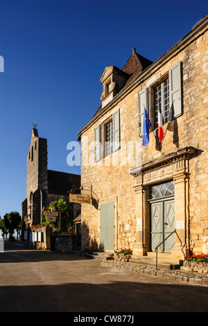 Domme, Dordogne, Aquitaine, Francia. La facciata del palazzo del comune. Foto Stock