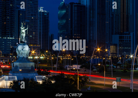 Vasco Núñez de Balboa monumento, costiere Beltway, a Città di Panama, Repubblica di Panama Foto Stock