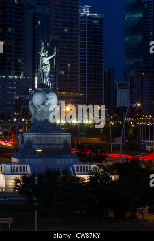 Vasco Núñez de Balboa monumento, costiere Beltway, a Città di Panama, Repubblica di Panama Foto Stock