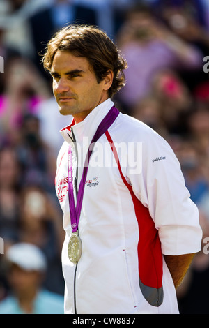 Roger Federer (SUI) vince la medaglia d argento nel tennis maschile in finale le Olimpiadi estive di Londra, 2012 Foto Stock