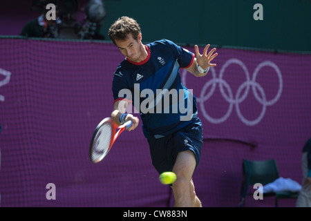 Andy Murray (GBR) vince la medaglia d'oro nel tennis maschile in finale le Olimpiadi estive di Londra, 2012 Foto Stock