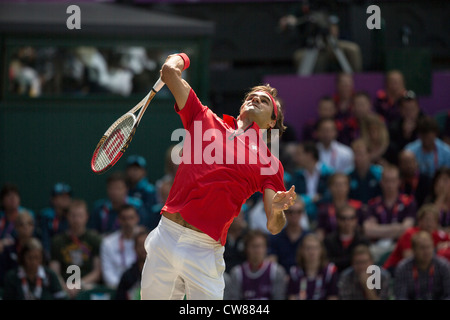 Roger Federer (SUI) vince la medaglia d argento nel tennis maschile in finale le Olimpiadi estive di Londra, 2012 Foto Stock