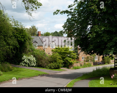 Una verdeggiante borgo vista di Illmington, Warwickshire, Inghilterra, Regno Unito Foto Stock