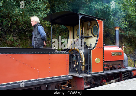 Launceston Steam Railway. Un 2 piedi linea a scartamento ridotto in esecuzione da Launceston, Cornwall utilizzando Quarry Hunslet motori. Foto Stock