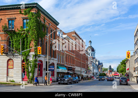 Visualizza in basso Ontario Street nel centro storico di Kingston, Ontario, Canada Foto Stock