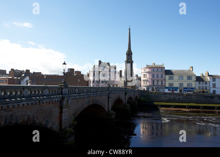 Nuovo ponte sul fiume ayr nel centro della città di Ayr south ayrshire Scotland Regno Unito Regno Unito Foto Stock