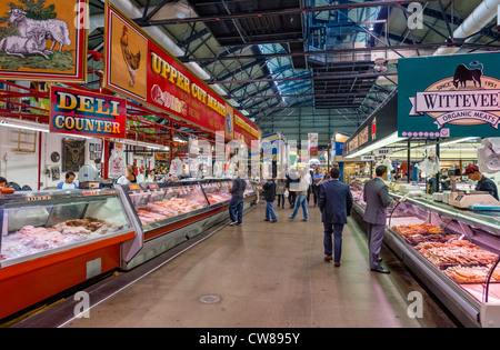 Banchi per la vendita di carni fresche a St Lawrence Market, Toronto, Ontario, Canada Foto Stock