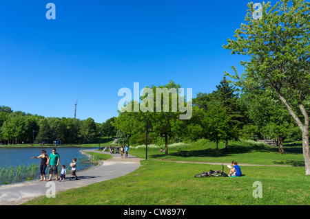 Parc du Mont Royal (Mount Royal Park) da Lac aux ruote orientabili (Beaver lago), Montreal, Quebec, Canada Foto Stock