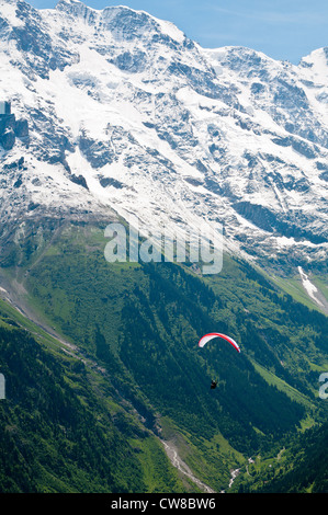 Regione di Jungfrau, Svizzera. Parapendio vicino Murren. Foto Stock