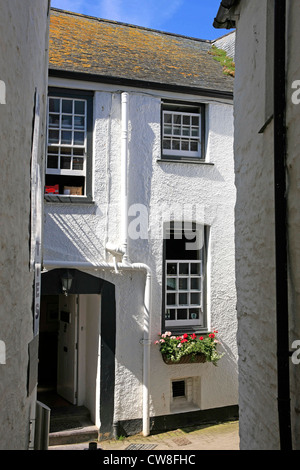 Cornish pitturato di bianco cottage in Port Isaac Cornovaglia Foto Stock