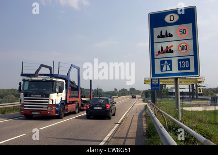 Iffezheim segno sulle regole del traffico in Germania nella zona di confine Foto Stock