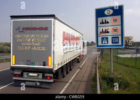 Iffezheim segno sulle regole del traffico in Germania nella zona di confine Foto Stock