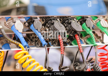I flessibili pneumatici sul retro di un autocarro/carrello Foto Stock