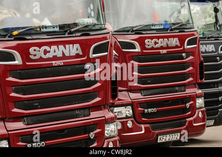 Fila di Scania camion/autocarri Foto Stock