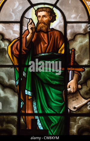 Vetrata raffigurante San Paolo in Église Sainte-Élisabeth-de-Hongrie, Parigi, Francia Foto Stock