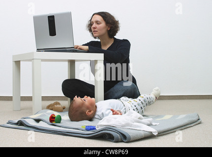 Berufstaetige madre Foto Stock