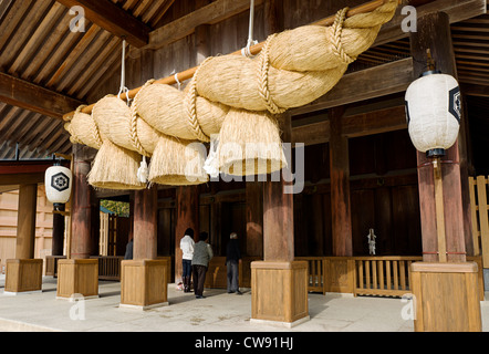 Izumo Taisha, Izumo Santuario, sacrario scintoista con Shimenawa o sacra paglia corda nella prefettura di Shimane, Giappone. Foto Stock