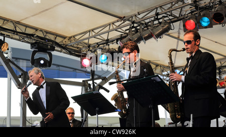 Broadbeach Jazz Festival musicisti suonano alla folla Foto Stock