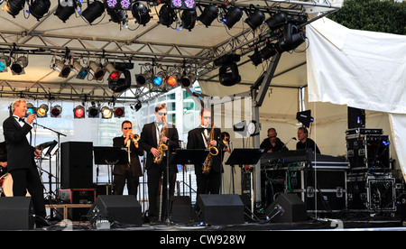 Broadbeach Jazz Festival musicisti suonano alla folla Foto Stock