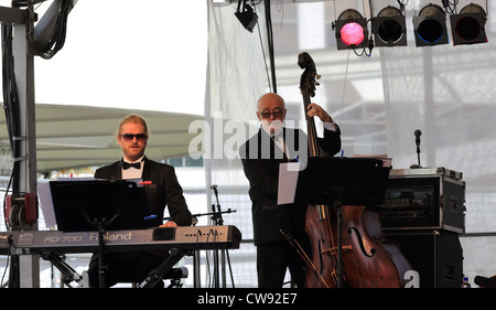 Broadbeach Jazz Festival musicisti suonano alla folla Foto Stock