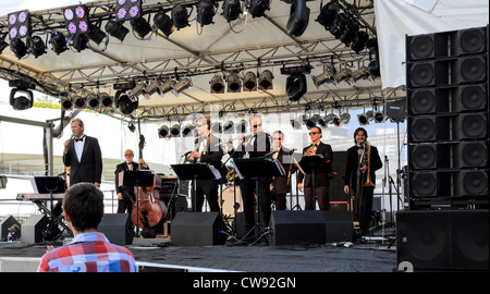 Broadbeach Jazz Festival musicisti suonano alla folla Foto Stock