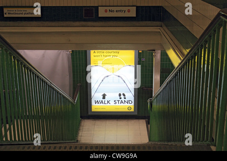 Tempio della stazione della metropolitana di Londra Inghilterra REGNO UNITO Foto Stock