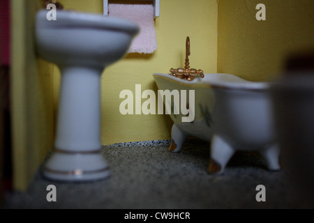 Dolls house stanza da bagno. Foto Stock