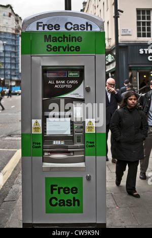 Nuovo Bancomat, Baker Street, Marylebone, London, Regno Unito, Europa Foto Stock