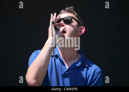 Stephen Holt di tappeti Inspiral esecuzione dal vivo sul palco a V Festival di Hylands Park, Chelmsford Essex Foto Stock