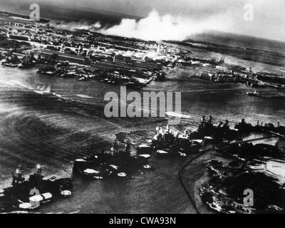 L'attacco giapponese a Pearl Harbor, come si vede dalla vista del giapponese, 7 dicembre 1941. La cortesia: Archivi CSU/Everett Foto Stock