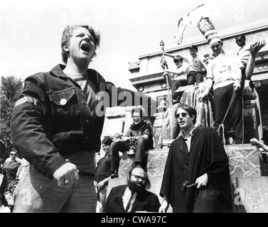 Gli studenti per una società democratica (SDS) mettendo su una manifestazione di protesta per la parodia di Columbia amministrativo. 9/17/68.. La cortesia: CSU Foto Stock