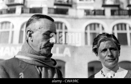 THOMAS MANN-con la moglie Katia. 1932. La cortesia: CSU Archivi / Everett Collection Foto Stock