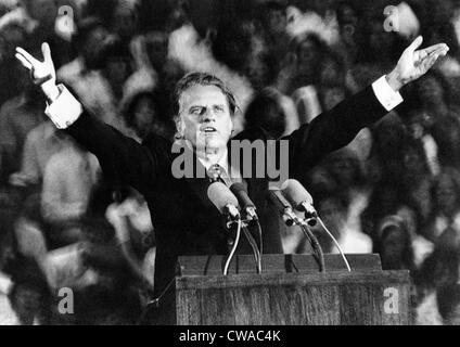 Evangelista Billy Graham predica il vangelo nel Midwest superiore crociata, Sain Paul Minnesota, 13 luglio 1973. La cortesia: CSU Foto Stock