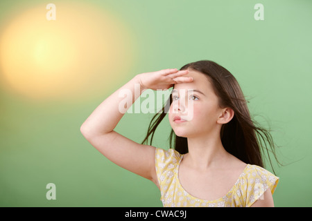 Ragazza occhi di schermatura Foto Stock