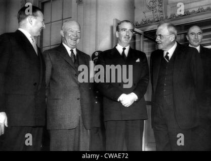 Segretario degli esteri britannico Selwyn Lloyd, Presidente Dwight D. Eisenhower, Primo Ministro britannico Anthony Eden, Segretario di Stato Foto Stock