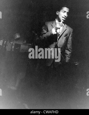 Ritratto di Sammy Davis Jr. (1925-1990), a Urban League beneficio al Broadway night club, Birdland nel 1956. La Lega urbana Foto Stock