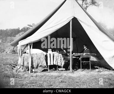 Il presidente Lincoln e gen. George B. McClellan nella generale della tenda in seguito alla battaglia di Antietam il 17 settembre 1862. Foto Stock