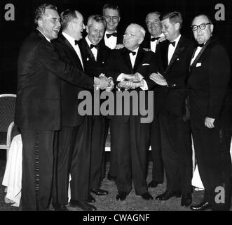 Ex U.S. Il presidente Harry Truman (al centro), il senatore Hubert Humphrey (secondo da sinistra), U.S. Il presidente John F. Kennedy (seconda Foto Stock