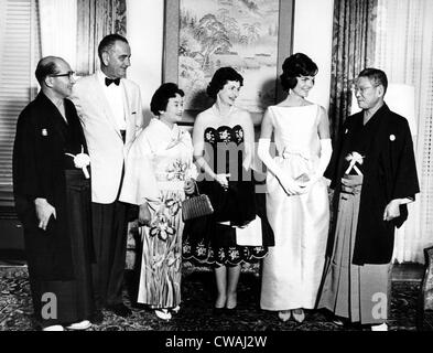 Giapponese Ministro degli esteri Zentaro Kosaka, Vice Presidente Lyndon Johnson, Mitsue Ikeda, Lady Bird Johnson, First Lady Jacqueline Foto Stock