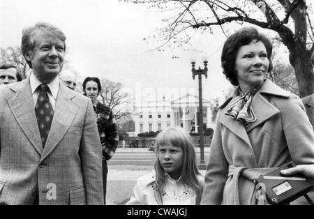 Il candidato presidenziale Jimmy Carter, Amy Carter e Rosalynn Carter una passeggiata nel Parco Lafayette di fronte alla Casa Bianca, Foto Stock